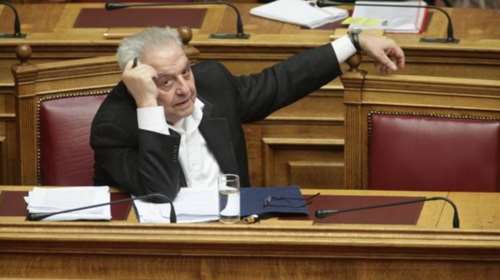 Ο Αλέκος Φλαμπουράρης πάει Αίγινα μαζί με τη φρουρά του