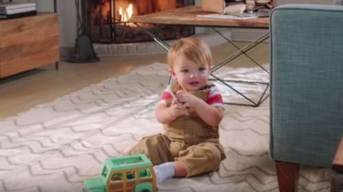 Μπορείτε να βρείτε τους 11 κινδύνους για το μικρό αγόρι σε αυτό το δωμάτιο;