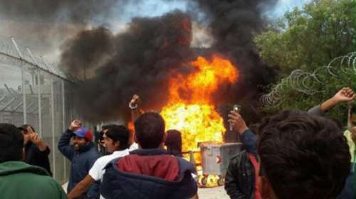 Φωτιά και επεισόδια στo hotspot της Μόριας στη Λέσβο