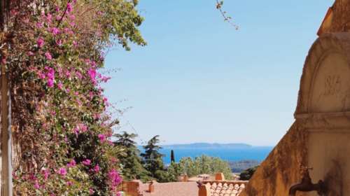 Το παραμυθένιο χωριό όπου η Προβηγκία συναντάει την Γαλλική Ριβιέρα