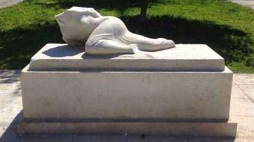 Μπαλτάς:Θα συμβάλλω στην αποκατάσταση του αγάλματος (στο μέτρο του δυνατού)