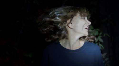 Η Όλια Λαζαρίδου σκηνοθετεί το ωραιότερο ερωτικό ποίημα του κόσμου