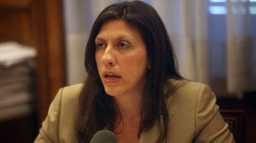 Ζωή: Ο Τσίπρας εφαρμόζει το Μνημόνιο σαν Ευαγγέλιο