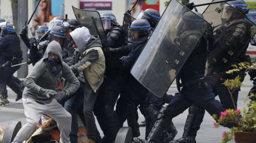 Bίαια επεισόδια στη Γαλλία για τις αλλαγές στα εργασιακά