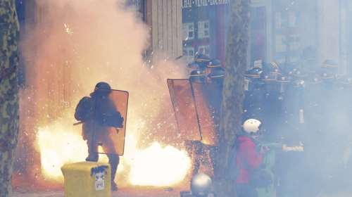 Ξύλο και συλλήψεις σε νέες διαδηλώσεις στη Γαλλία για τα εργασιακά