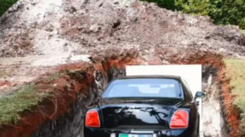 Κροίσος...κήδευσε τη λιμουζίνα του!