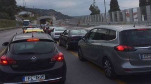 ΄Εξοδος Πάσχα: Ταλαιπωρία και ουρές χιλιομέτρων στην Πατρών - Κορίνθου