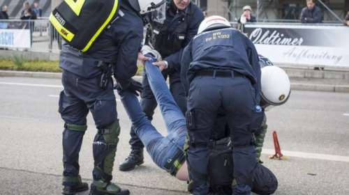 Γυαλιά-καρφιά από διαδηλωτές στη Στουτγκάρδη