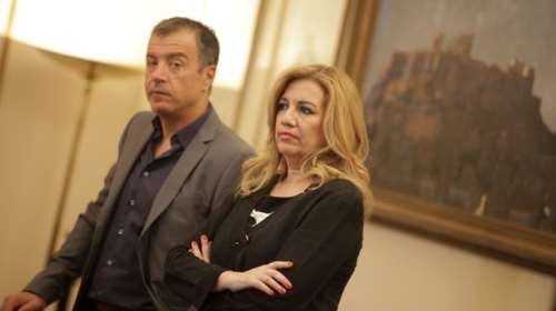 «Πόρτα» από ΠΑΣΟΚ σε ΣΥΡΙΖΑ, τι λένε για Ποτάμι