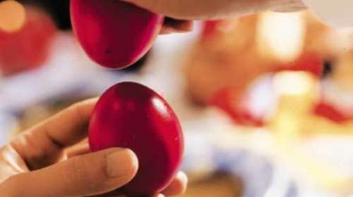 Τι είδαν οι Ελληνες το βράδυ της Ανάστασης τρώγοντας μαγειρίτσα;