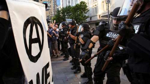 Συγκρούσεις διαδηλωτών-αστυνομίας στο Σιάτλ για την Πρωτομαγιά