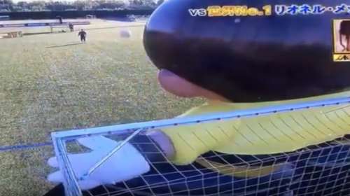 Όταν ο Μέσι τα έβαλε με ένα γιγάντιο ρομπότ τερματοφύλακα