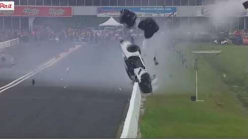 Αγωνιστικό αυτοκίνητο «απογειώνεται» σε τρομακτικό τροχαίο - βίντεο