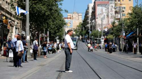 «Πάγωσε» το Ισραήλ για τα θύματα του ολοκαυτώματος - βίντεο και φωτό
