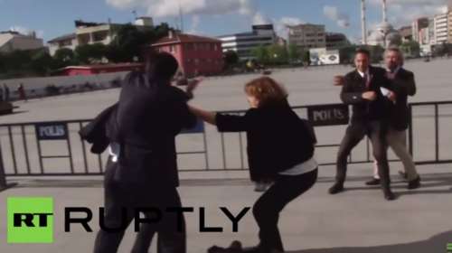 Η στιγμή της δολοφονικής απόπειρας κατά του τούρκου δημοσιογράφου