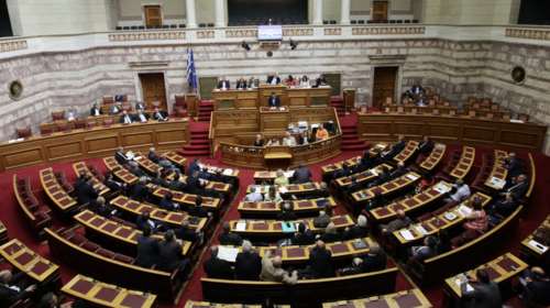 Σφυροκόπημα στη Βουλή από τα κόμματα της αντιπολίτευσης
