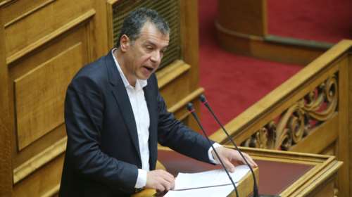 Θεοδωράκης σε ΣΥΡΙΖΑ: Είστε ένας ασπόνδυλος συνασπισμός εξουσίας