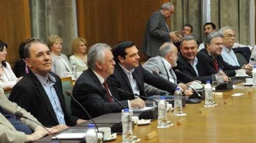 Ξαναβγαίνουν στο προσκήνιο τα σενάρια ανασχηματισμού