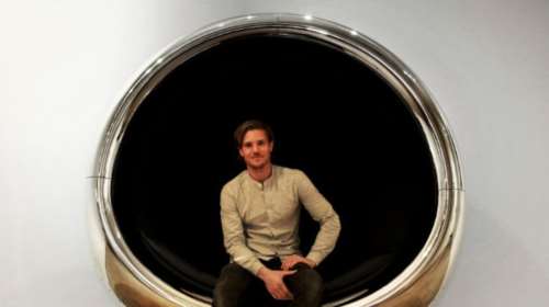 Αυτή η καρέκλα είναι φτιαγμένη από ανακυκλωμένο κινητήρα αεροπλάνου Boeing