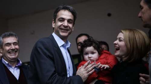 Περιοδείες στα «αλώνια» και τα «σαλόνια» από Μητσοτάκη