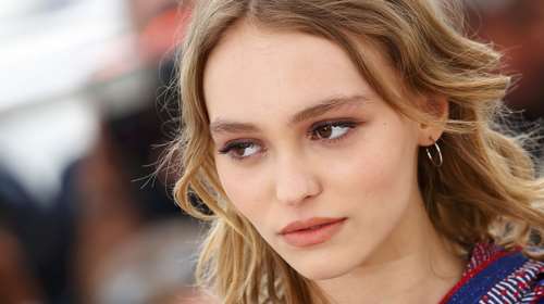Λίλι Ρόουζ Ντεπ: Νέα λολίτα, η κόρη του Τζόντι Ντεπ έλαμψε στις Κάννες