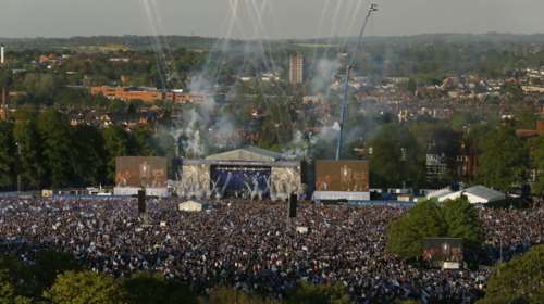 100.000 οπαδοί «έκαψαν» το Λέστερ για την πρωταθλήτρια