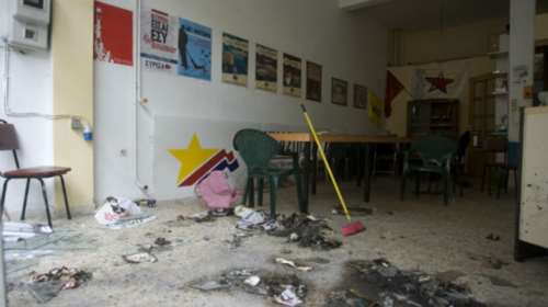 Νέα επίθεση σε γραφεία του ΣΥΡΙΖΑ, αυτήν τη φορά στη Δάφνη