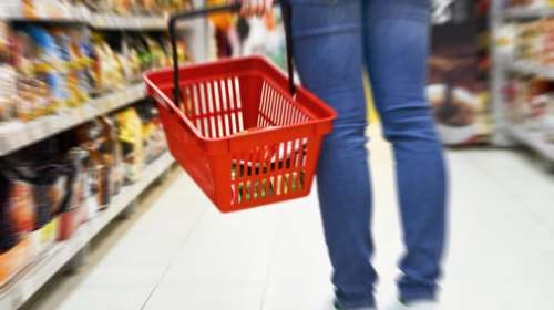 Ποιά προϊόντα ακριβαίνουν και πόσο με τους νέους φόρους