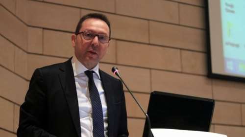 Κεραυνοί Στουρνάρα κατά της πολιτικής Βαρουφάκη σε ομιλία στο Λονδίνο