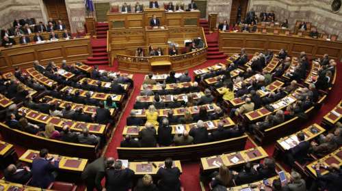 Βουλευτές ΣΥΡΙΖΑ: Από τα «κάγκελα» στα «πατώματα»-«Κλαίνε» και ψηφίζουν