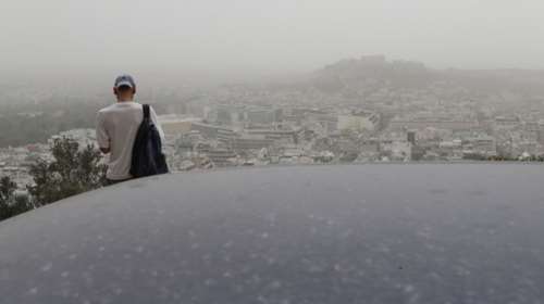 «Κρύφτηκε» πίσω από την αφρικανική σκόνη η Αθήνα