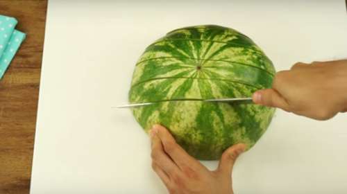 Το λάθος που κάνουμε όλοι όταν κόβουμε το καρπούζι