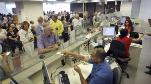 Παράδοξο: 6 χρόνια πάνω οι φόροι, κάτω τα δημόσια έσοδα