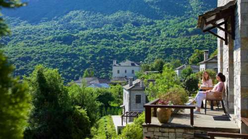 Ενα ελληνικό στα πιο όμορφα απομακρυσμένα ξενοδοχεία στον κόσμο