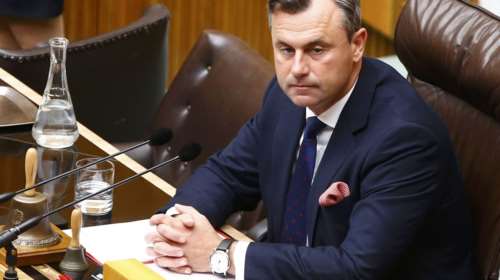 Νόρμπερτ Χόφερ: Το «αγγελικό» πρόσωπο της αυστριακής ακροδεξιάς