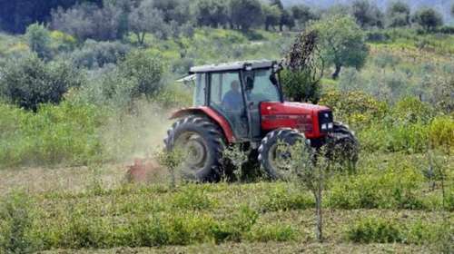 Αγρότης καταπλακώθηκε από το τρακτέρ του στην Κρήτη