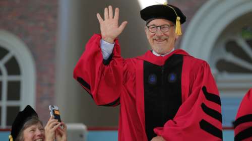 Επίτιμος διδάκτωρ στο Χάρβαρντ ο Στίβεν Σπίλμπεργκ, δεν πήρε ποτέ πτυχίο