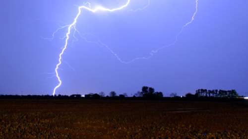 Κεραυνός χτύπησε διαιτητή εν ώρα αγώνα, τον μετέφεραν με ελικόπτερο