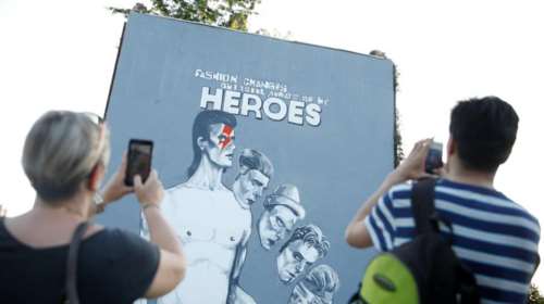 Μια τεράστια τοιχογραφία το «ευχαριστώ» του Σεράγιεβο στα όσα έκανε ο Bowie