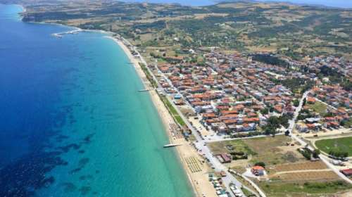 Guardian: Η Ελλάδα πουλάει νησιά, ξενοδοχεία και ιστορικές τοποθεσίες