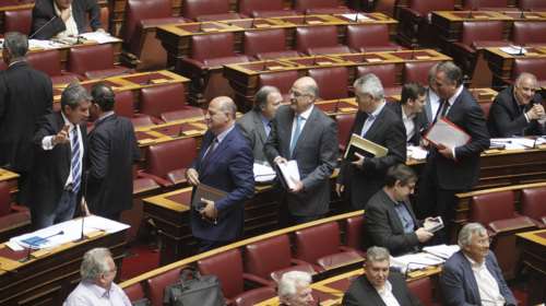 Ενταση για την τροπολογία με τις off shore - Αποχώρησε η ΝΔ
