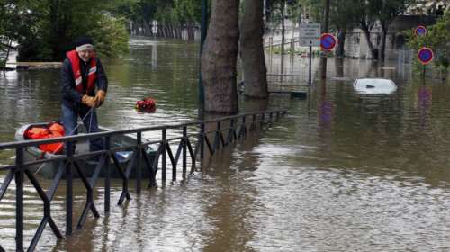 Σε «πορτοκαλί συναγερμό» το Παρίσι από τις πλημμύρες