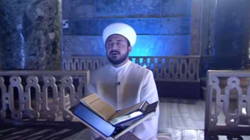 Ιμάμης διαβάζει το Κοράνι μέσα στην Αγιά Σοφιά- VIDEO