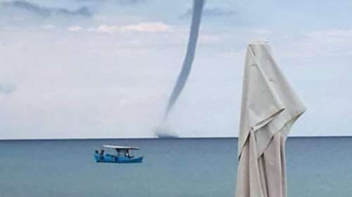 Εντυπωσιακές φωτογραφίες από υδροστρόβιλους στη Χαλκιδική