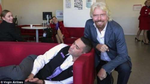 Ο Μπράνσον έπιασε υπάλληλό του να κοιμάται στη δουλειά και δείτε τι έκανε!