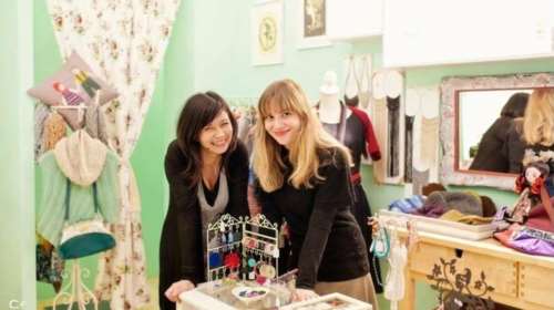 Miss Lemon: Αυτό το Σάββατο χαρίζει φάρμακα στο Κοινωνικό Φαρμακείο Βύρωνα