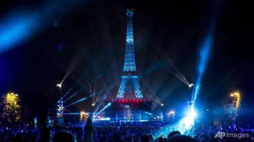 Πάρτι στον Πύργο του &#39;Αιφελ για το Euro 2016