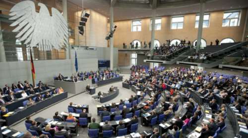 Tην εκταμίευση της δόσης ενέκρινε και η γερμανική Βουλή
