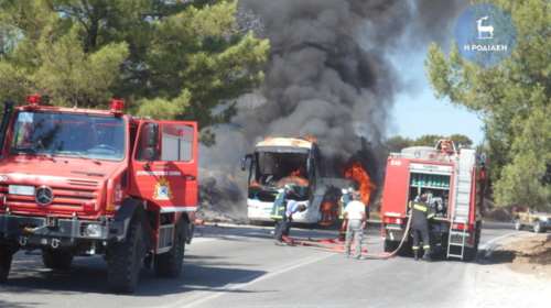 Φωτιά σε λεωφορείο γεμάτο τουρίστες στην Ρόδο