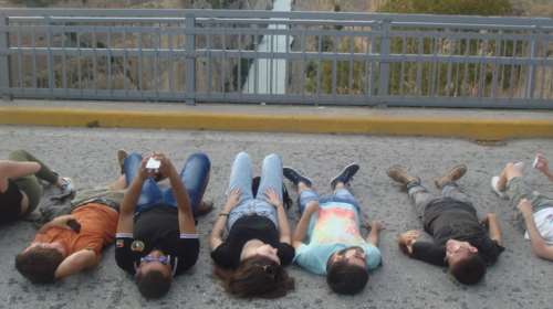 Ξαπλωμένοι φοιτητές αρχιτεκτονικών σχολών «έκλεισαν» τον Ισθμό της Κορίνθου